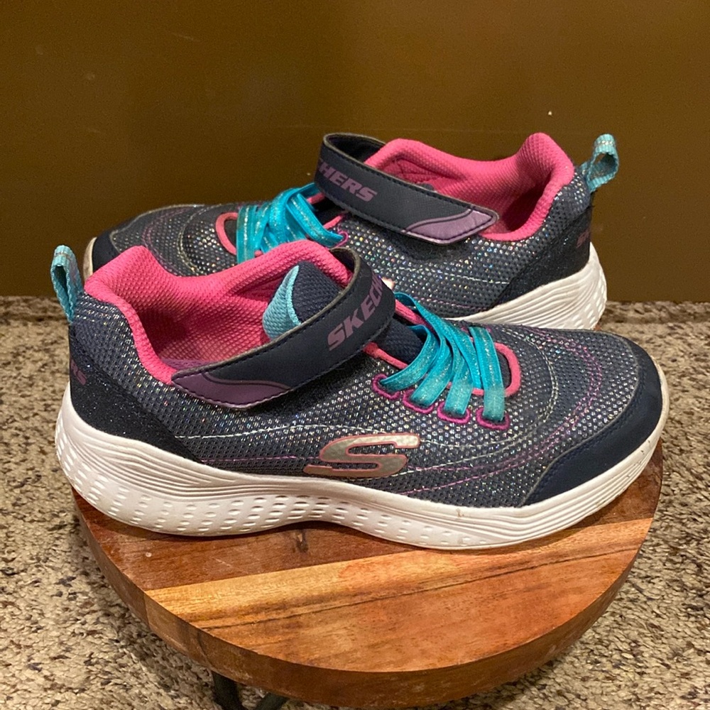 Girls sketchers size 2
